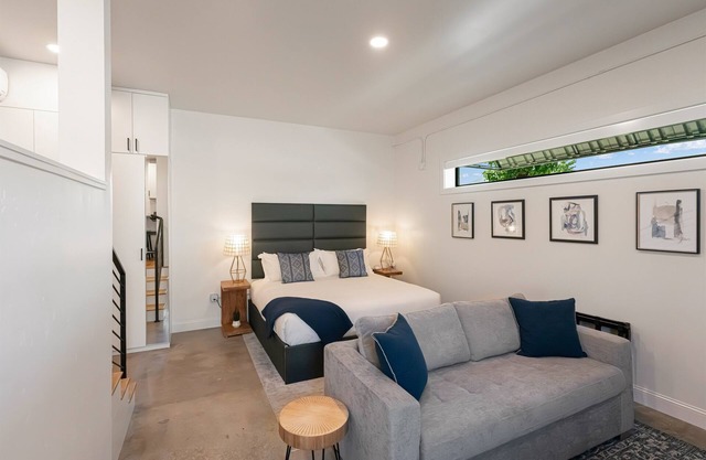 Summit Lofts, King Suite, Downtown Mt Shasta, #102