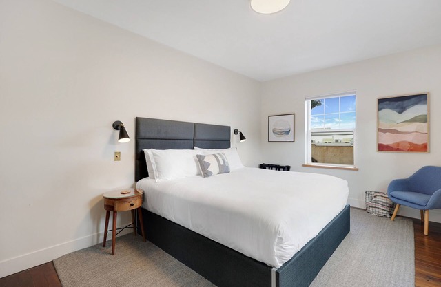 Summit Lofts, View of Mt Shasta, King Bed, #205