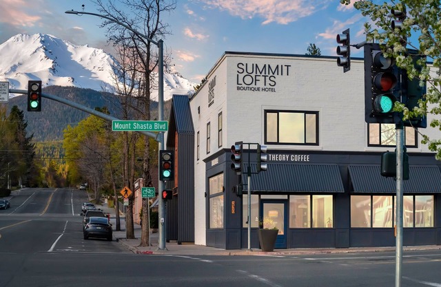 Summit Lofts, View Mt Shasta, King Bed, #204