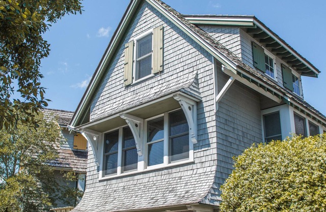 Sumners Crescent Cottage in Cape Fear Station-Walk to Beach