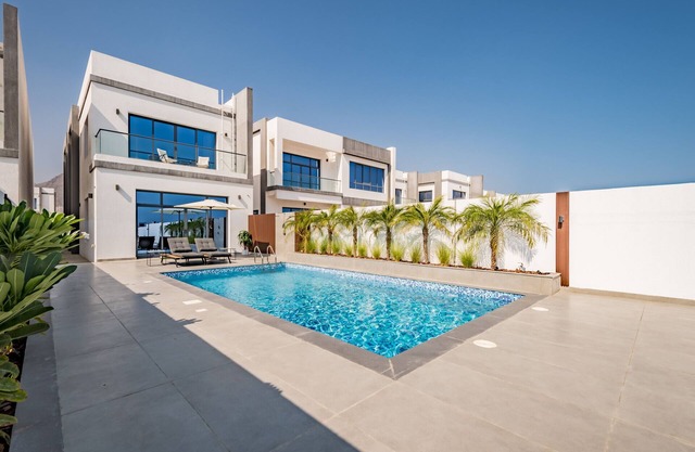 Sumptuous 5BR with Assist Rm in Al Dana Island, Sharm, Fujairah by Deluxe Holiday Homes