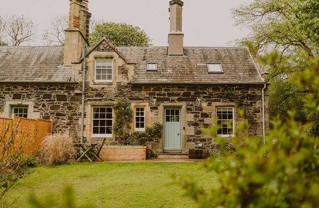 Sumptuous Romance: Tip-top luxe lodge & garden on vast seaside estate