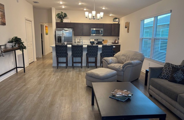 Sun and FUN 2-bedroom house in charming The Villages with WiFi, AC