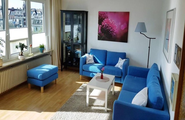 Sun-drenched apartment close to the city - perfect for long-term guests! Balcony elevator