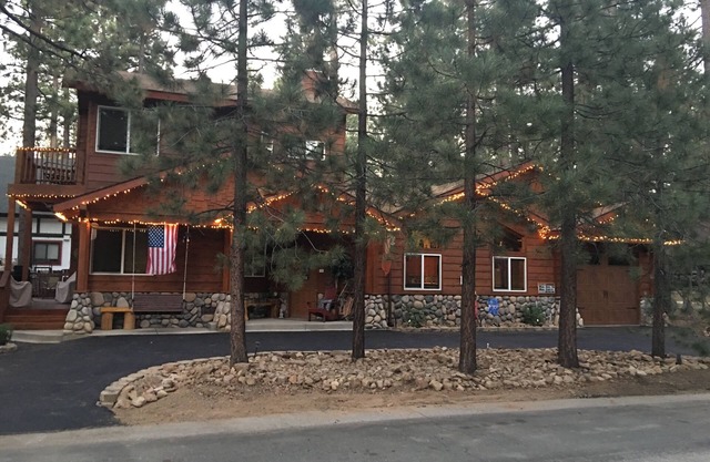 SUN & FUN@Little Lodge/great rates, reviews, big smiles, laughs,family time🤩