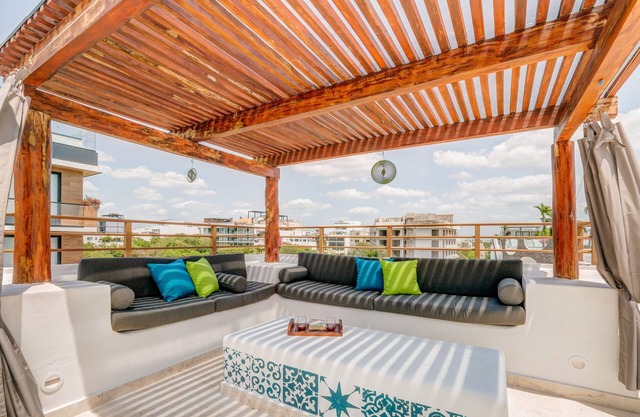 Sun-Soaked Rooftop w/Spa & Pool, Steps to 5th Ave