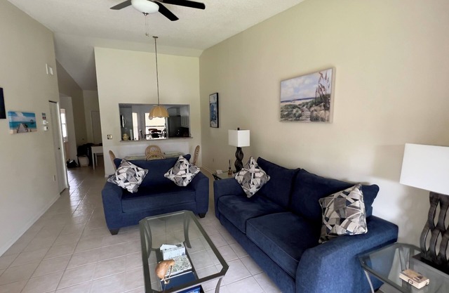 Suncoast Paradise, Updated Condo Near IMG, Pools, Hot Tubs, Tennis, AMI Beaches!