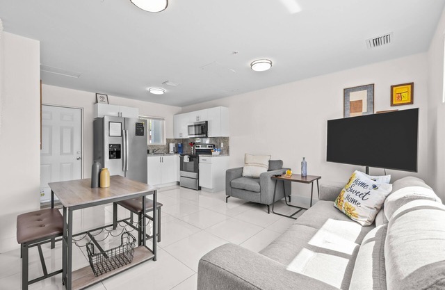 SunflowerMIA-Private Turf Patio-Grill-Mins2Wynwood