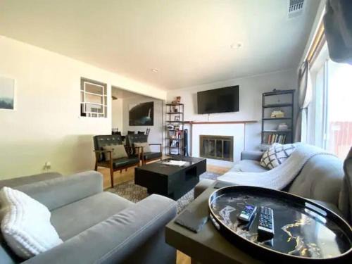 SunHouse 1410sqft BBQ 3xTVs Pets W/D Backyard