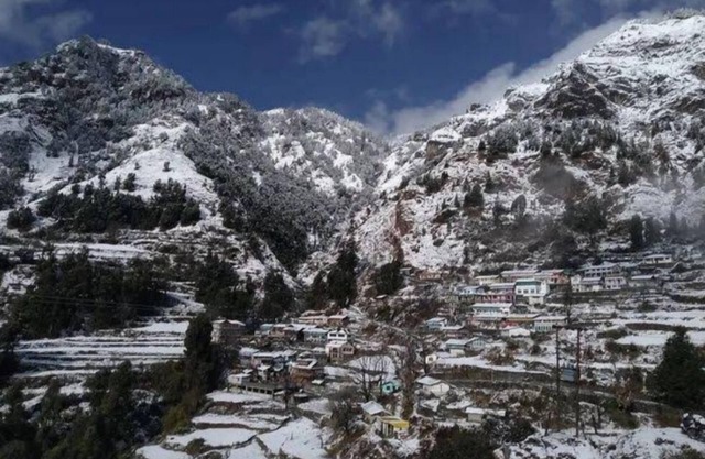 Sunlight HomeStay nPeacefull nature between the hiils and mountains