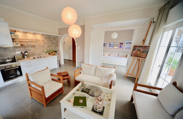 Sunlit, newly renovated apartment with 20sqm balcony and sea view
