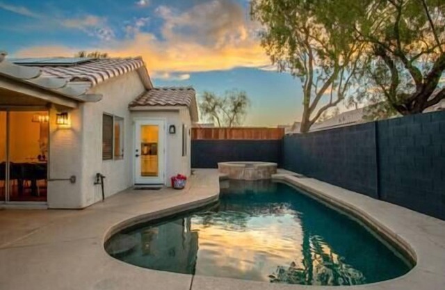 ❤️Sunny 3BR Pool House w/Pool Table and Spa in NLV