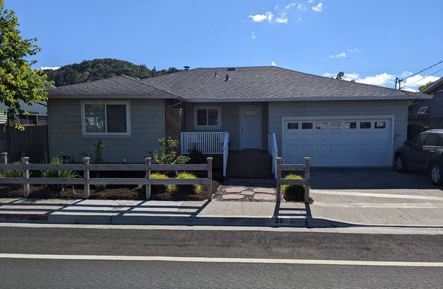 Sunny 4-Bdrm home in Corte Madera
