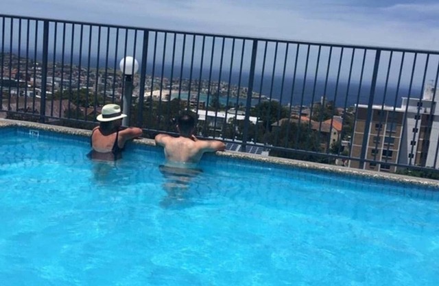 Sunny Bondi Studio with Garage, Balcony and Pool