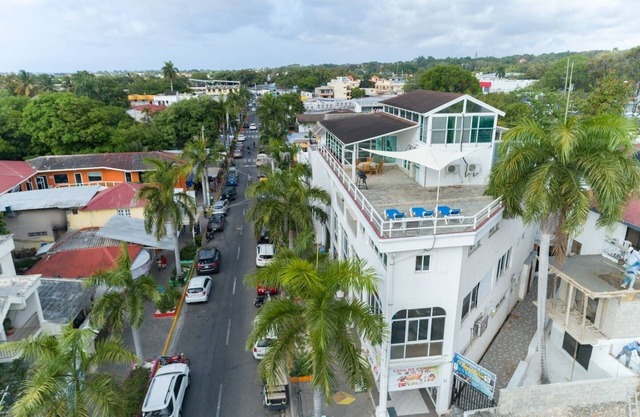 Sunny Caribbean condo, 2BD, pool/Wi-Fi/cable TV, guest-friendly, near everything