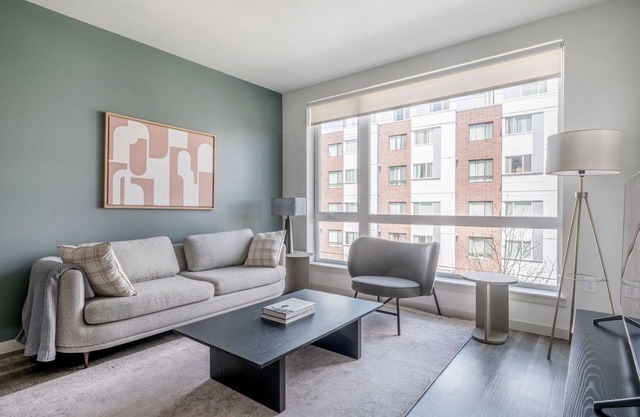 Sunny First Hill Jr 1BR w/Gym, Roof & Lounge, nr Downtown, by Blueground