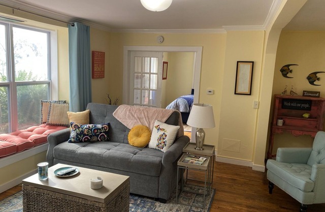 Sunny, fresh, well-appointed, whimsical, cottage-style across from Copeyon Park!