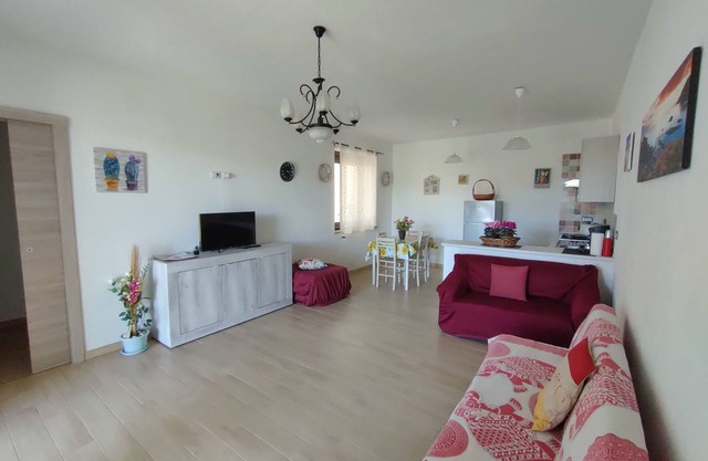 Sunny House, vacation home with garden near the beach in Budoni!