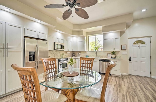 Sunny Kailua Home w/Covered Lanai 1 Mi to Beach!