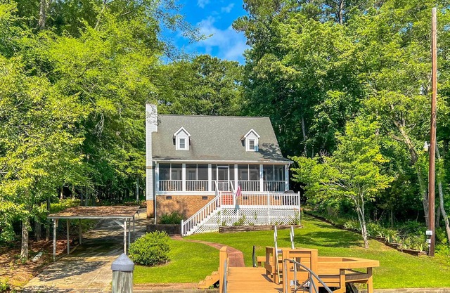 Sunny Lakefront Escape in Prosperity w/ Dock!