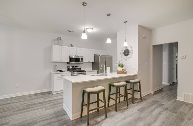 Sunny Memphis Home ~ 2 Mi to Beale Street!