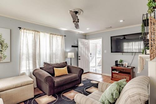 Sunny Midtown Cottage- Midtown Mobile