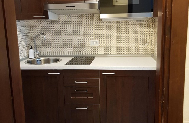 SUNNY & NEAR SKI SLOPES, HIKING TRAILS, BIKE TRAILS AND GOLF