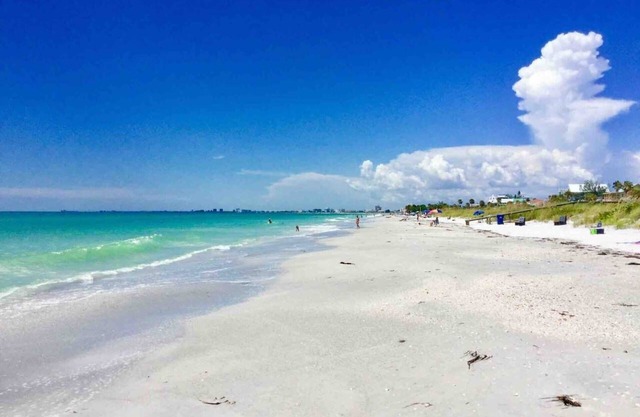 Sunny PaG Island rental w/bikes-just steps2beach