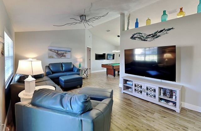 Sunny Palms Getaway | Pool + Outdoor Game & Pool Table!