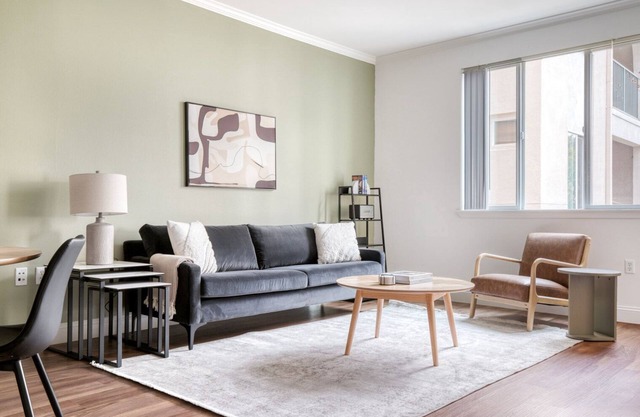 Sunny Playa Vista 2BR w/Pool, Gym & W/D, nr 405, by Blueground