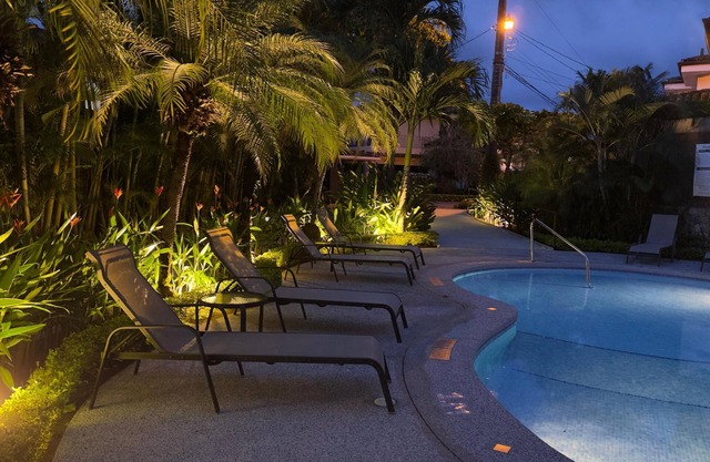 Sunny Retreat: Spacious 3BR/2.5BA Condo Steps from Jaco Beach Bliss