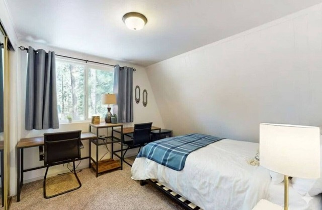 Sunny Retreat | Near Beaches & Trails | Sleeps 6