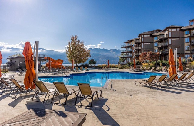 Sunny Shore at The Cove Lakeside Resort