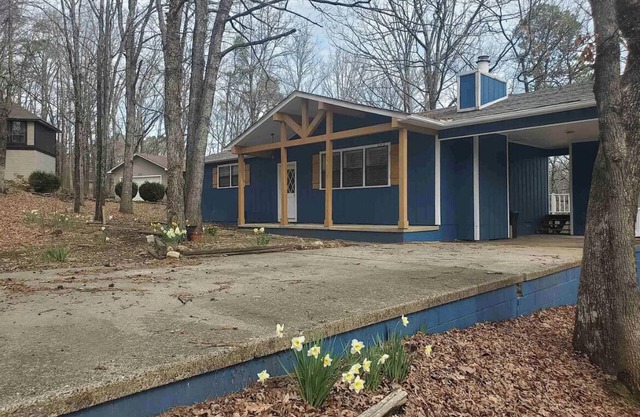 Sunny Stay in Fairfield Bay! 2 bedroom house with boat parking