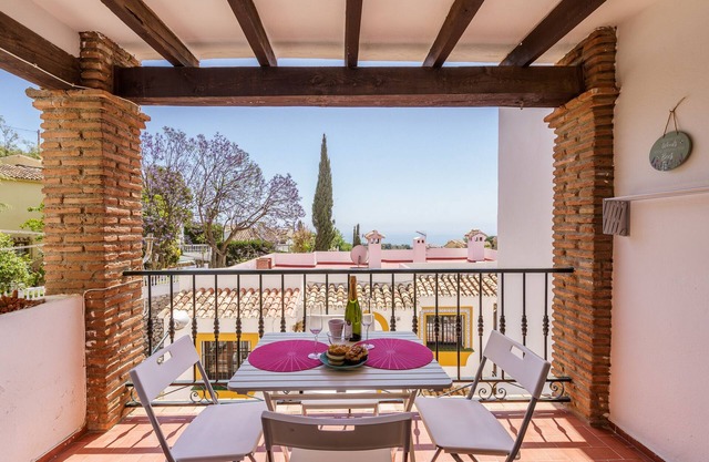 Sunny Tranquility With Pool, Benalmádena, Spain