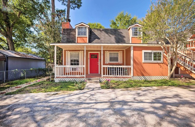 Sunny Willis Escape w/Deck & Lake Access!