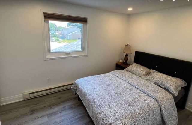 SunnyHaven Retreat: 3 Bedrooms, 2-Car Bliss, Expansive Backyard Joy
