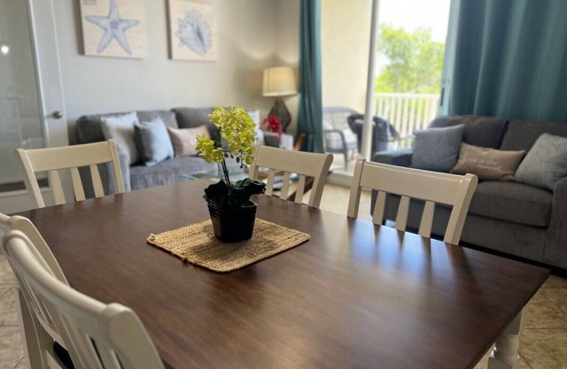 Sunnyside U3240-3 bdrm Waterfront Beach Resort Sleeps 10