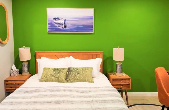 Sunrise Oasis - On the Lake/Pier/Full Kitchen Lakeport Room #1