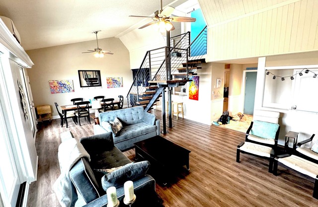 Sunrise Ocean and Sunset Bay Views 3-bd, 2.5 bath, PENTHOUSE with elevator!