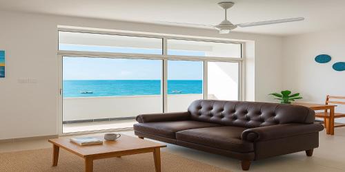 Sunrise Serenity - Beachfront 2BR Apartment with Balcony & Sunrise Views in Uroa, Zanzibar