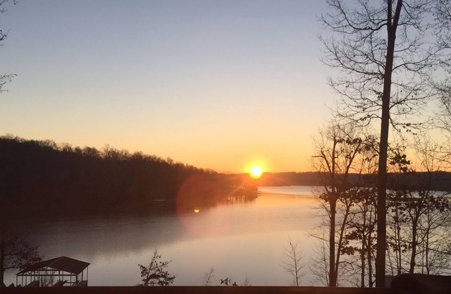 'Sunrise Serenity' Luxury Lake House Lake Barkley
