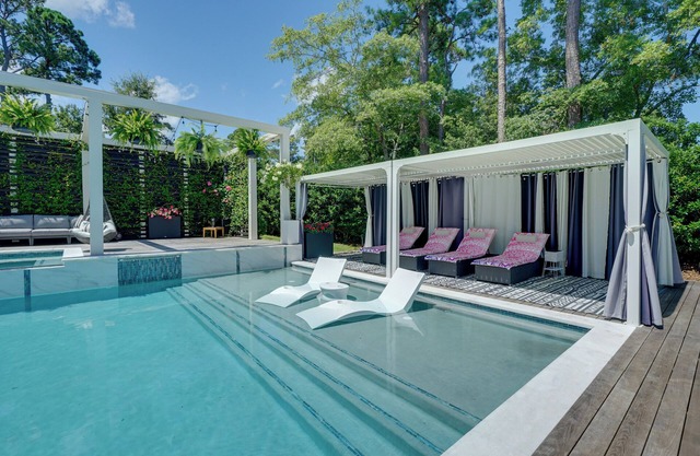 Sunroom, Deck & Spa: Luxe Wilmington Home!