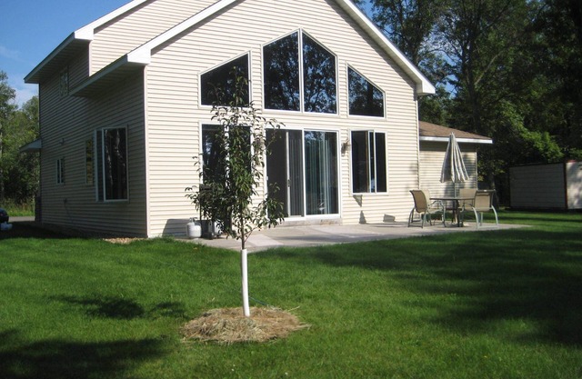 Sunset Bay Getaway - Beautiful Home, SAND BEACH!