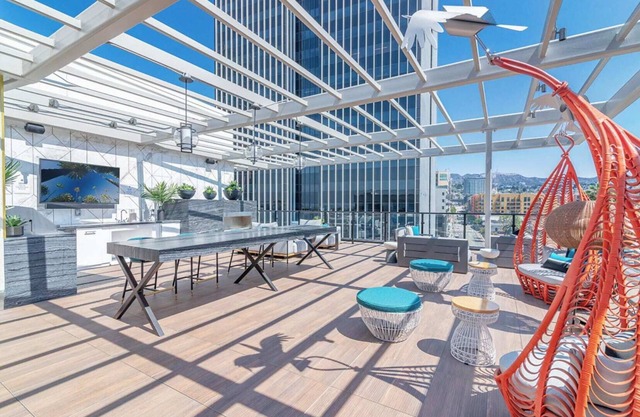 Sunset Blvd 1 Bed Apt in the Heart of Hollywood