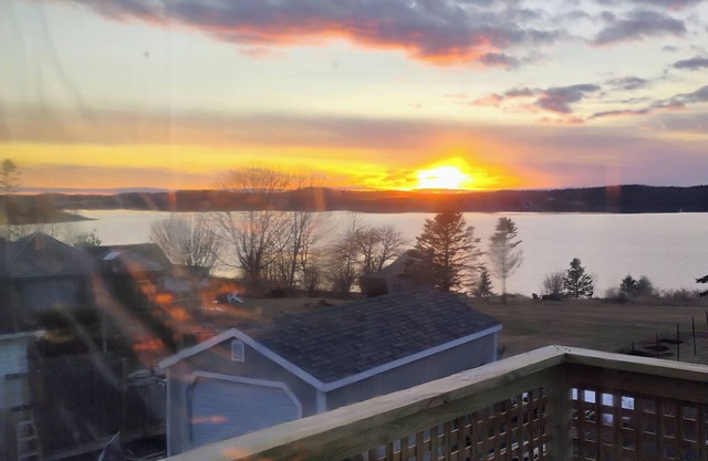 Sunset by the Bay retreat nclose to downtown