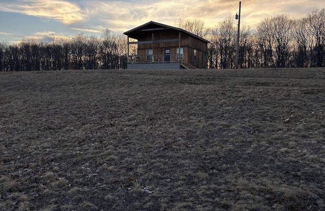 Sunset cabins nRustic cabin for peace and quiet