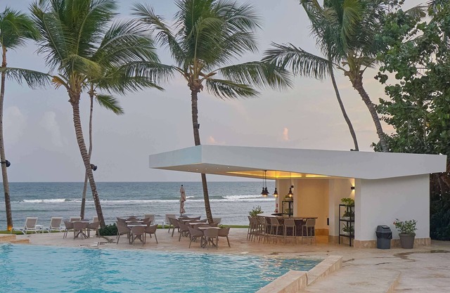 Sunset Caribbean Beachfront Gataway