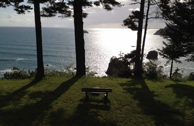 Sunset Knoll - Big Summer Discount & Great Value Ocean Views, Pet Friendly!