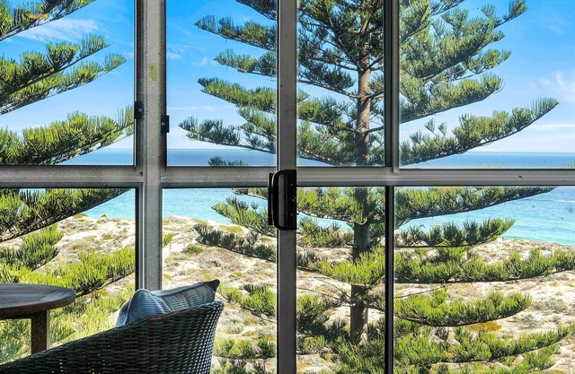 Sunset Oceanview Family Haven 100m from the beach